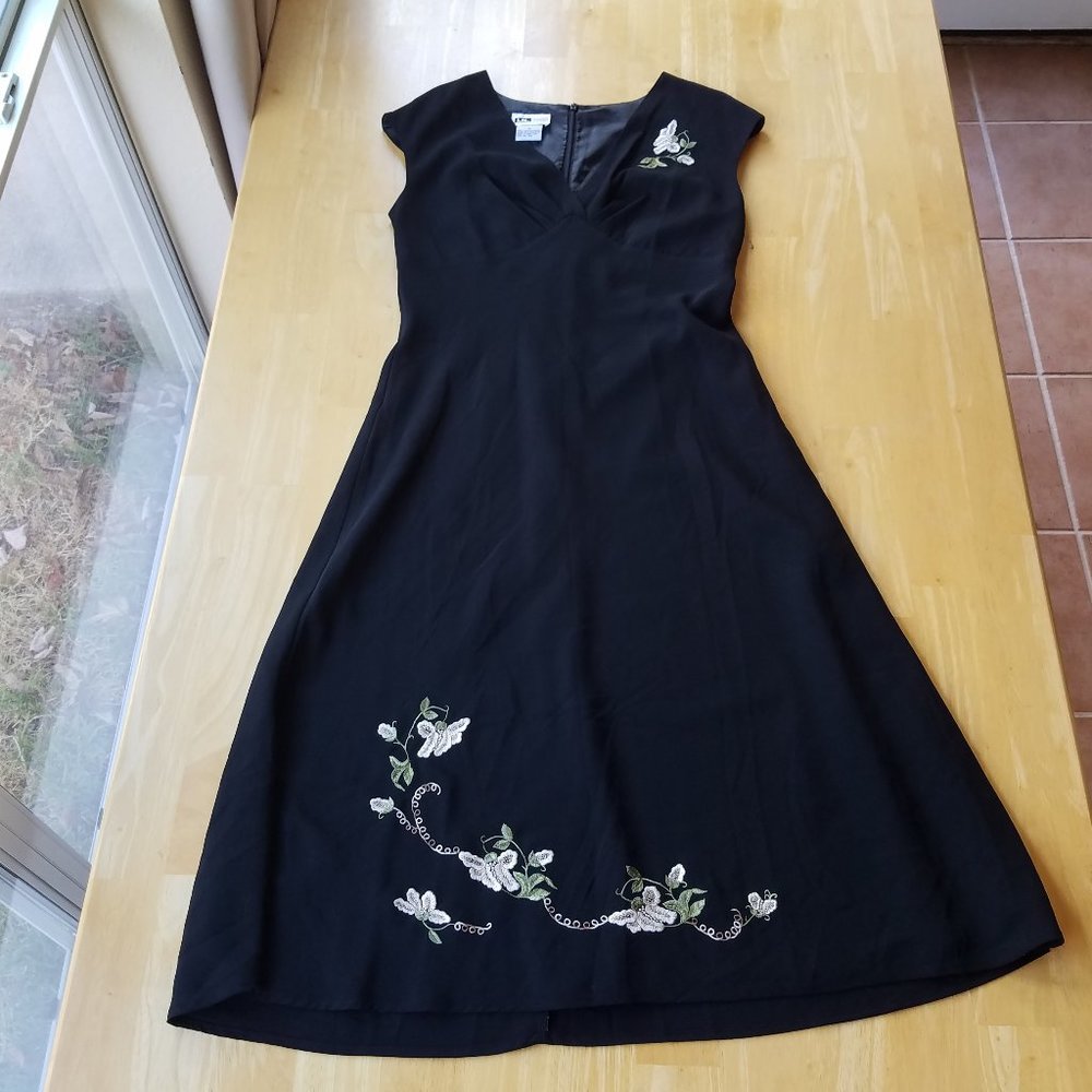 I.N. Studio Size 10 Floral Embroidered Long Black Sleeveless Dress